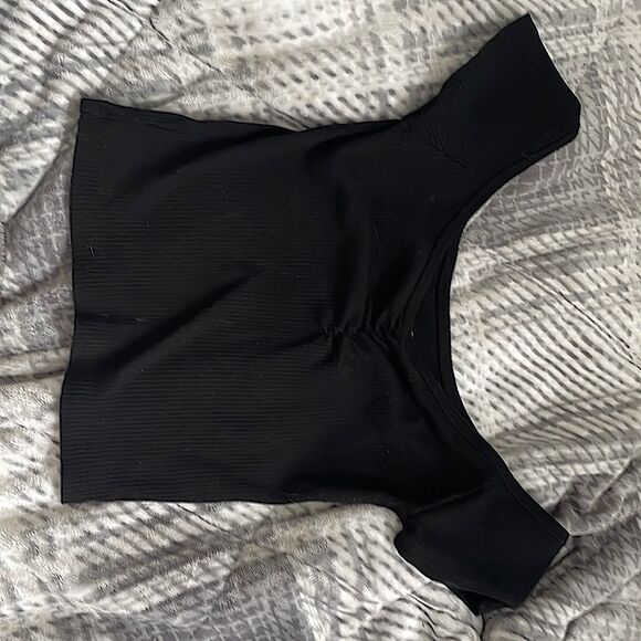 American Eagle Ribbed Black Off-Shoulder Top - Picture 1 of 3
